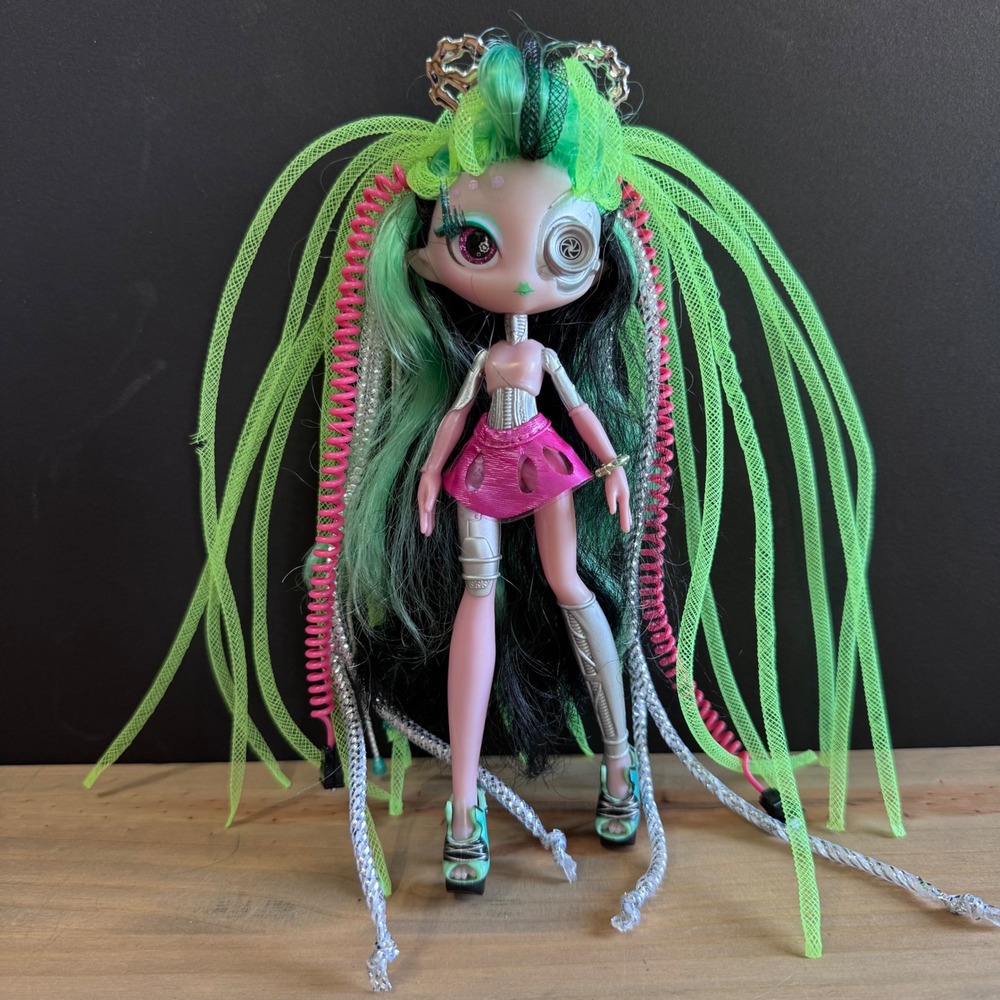 Novi Stars Roe Botik Doll 2013 Curl N Coil MGA Cyber Punk Robot - loose OOB